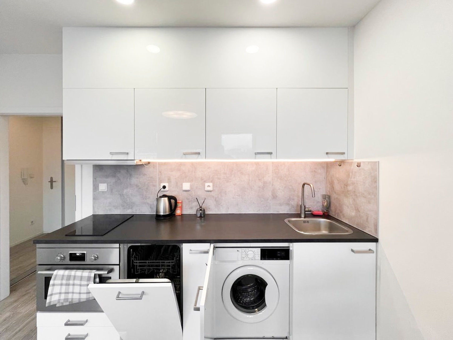 Full kitchen