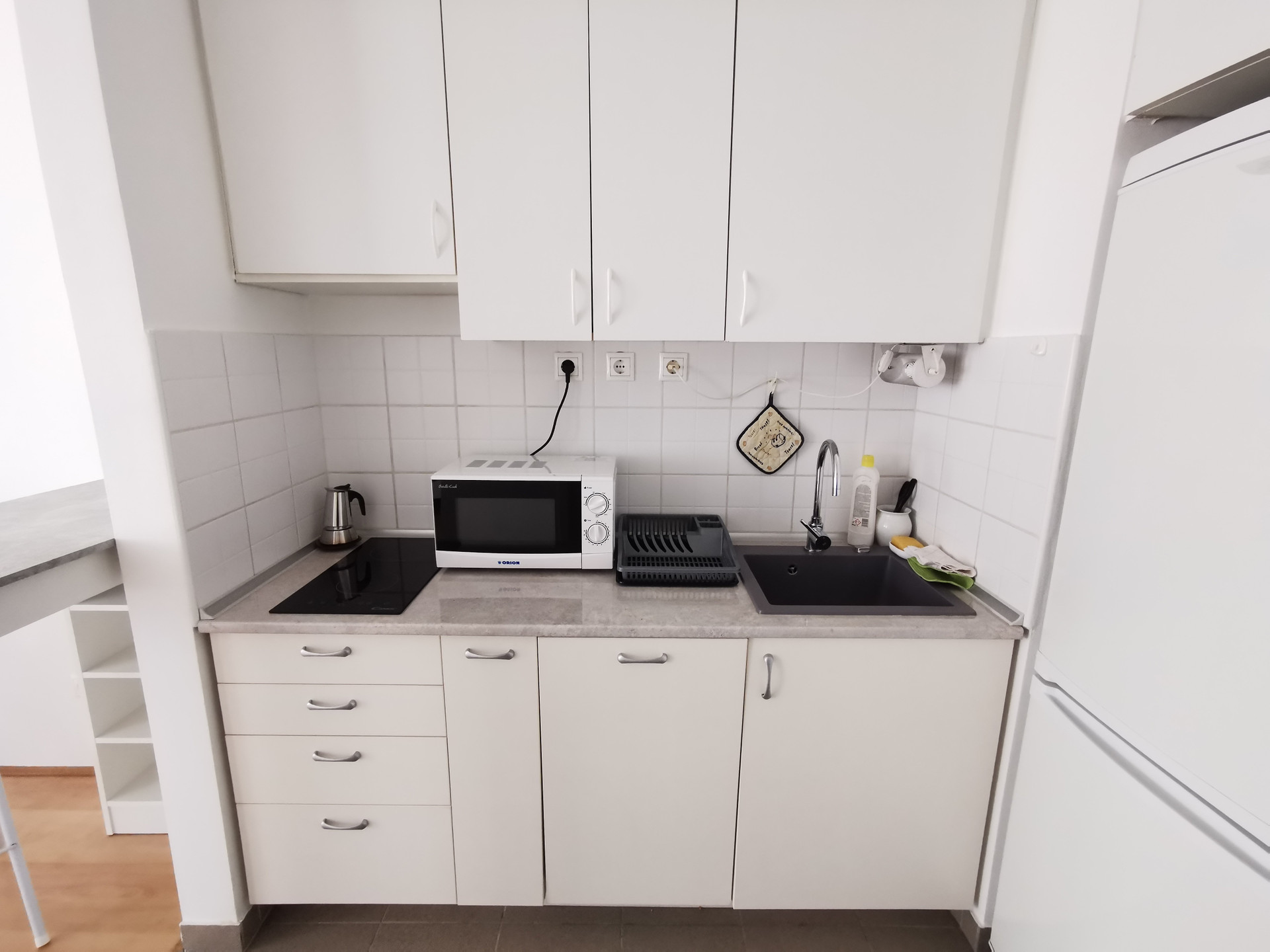 Kitchen sink and appliances