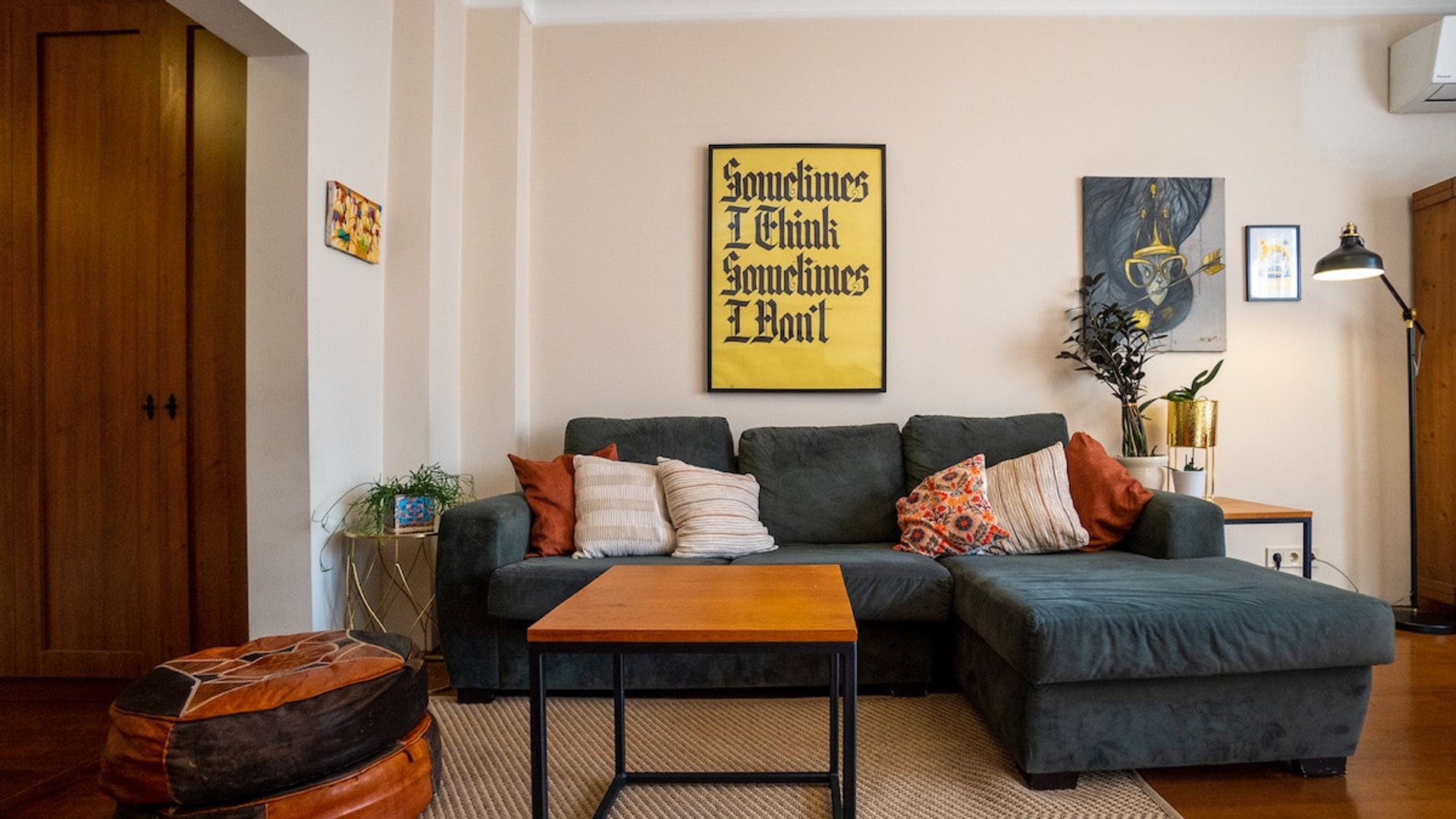 Living room image 3