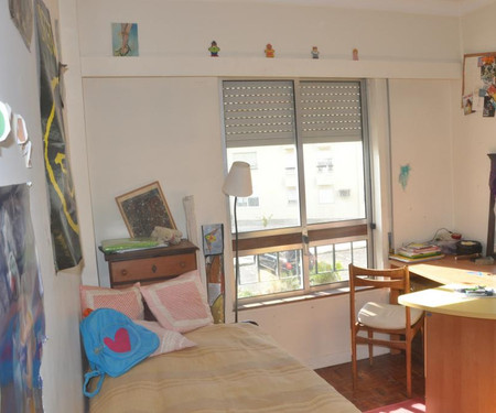 Room 5 m from beach and train station, Carcavelos