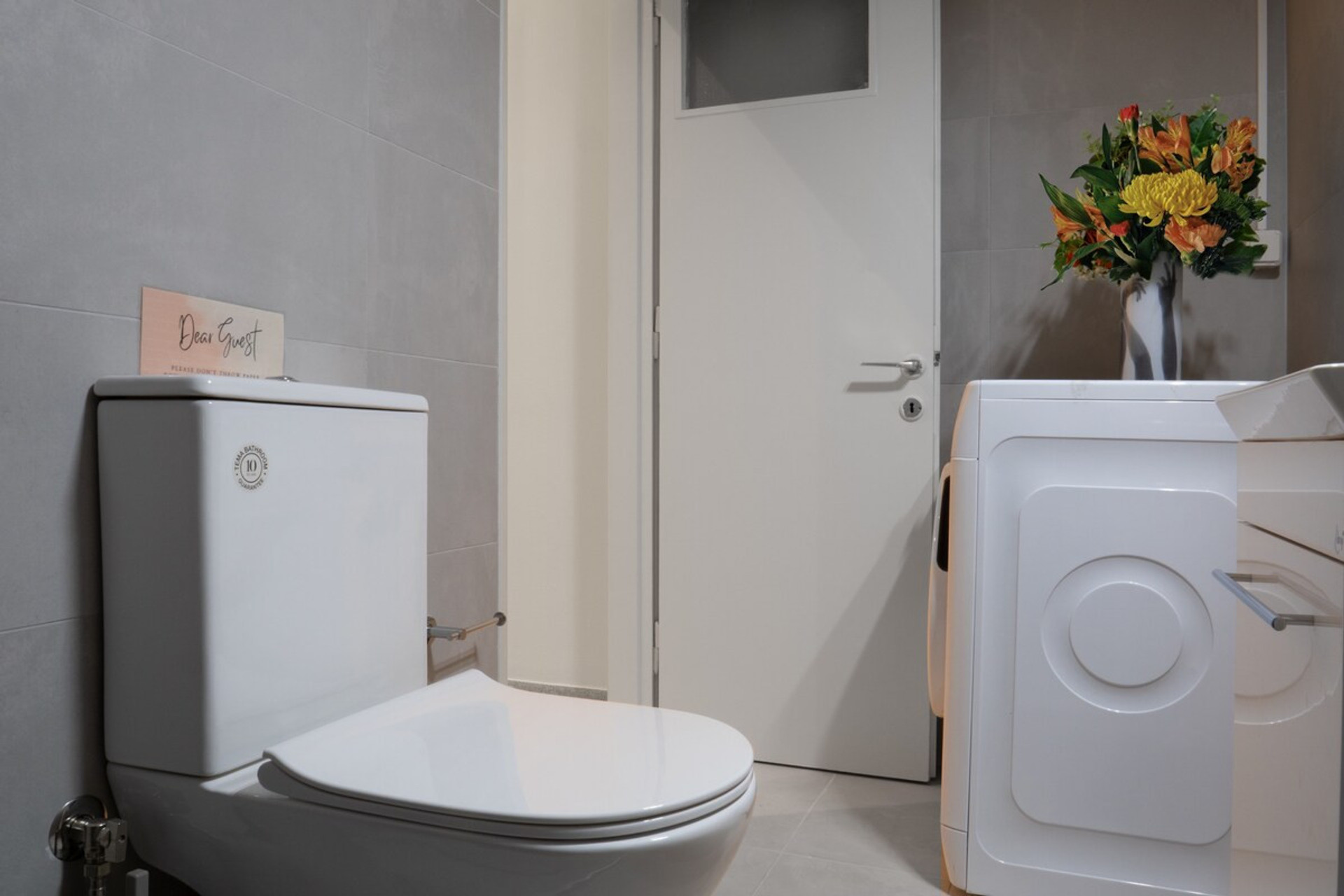 Full bathroom image 1