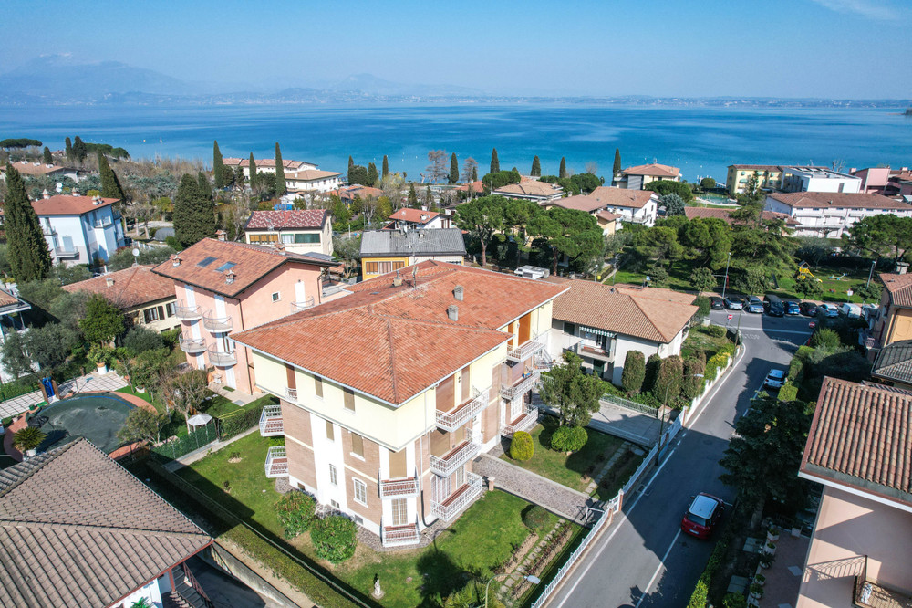 Refined flat Garda Lake Sirmione Remote work ready preview