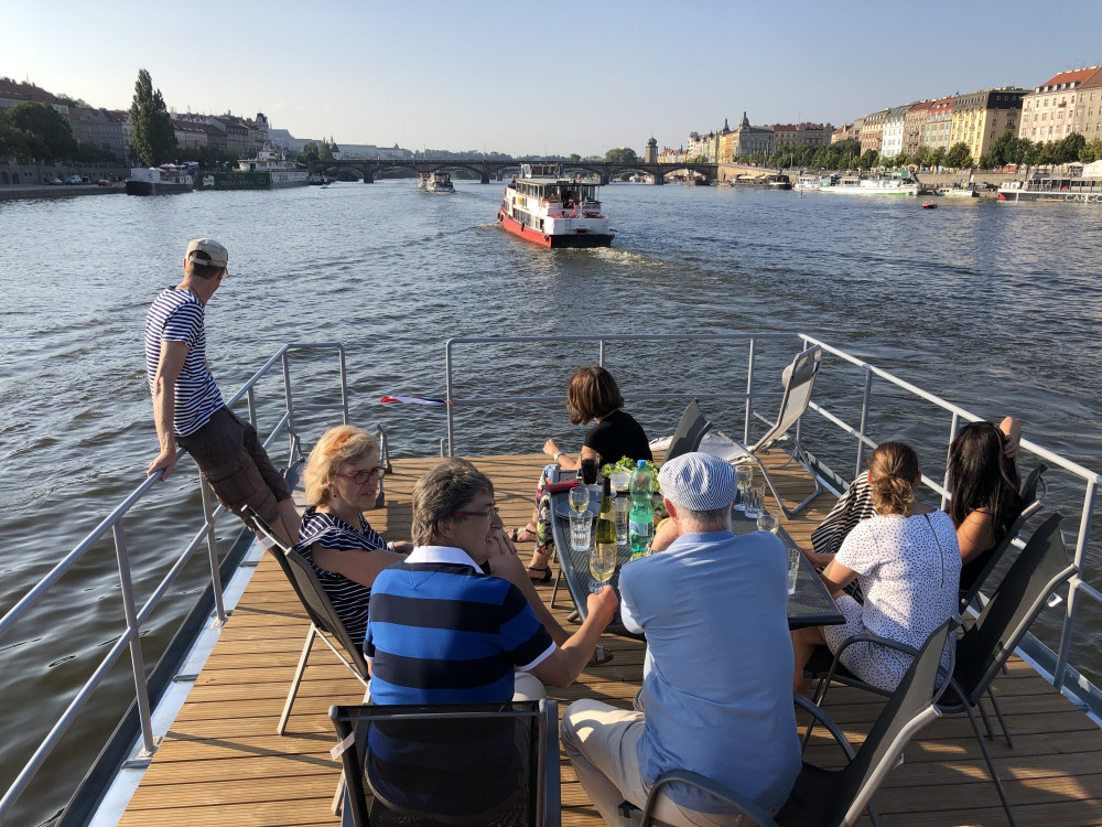 Houseboat Bonanza - A unique experience in Prague