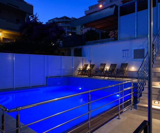 A1 apt w. shared pool & balcony,next to the beach