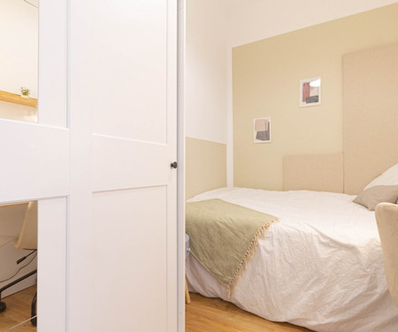 R0409- Room in Co-living Raval