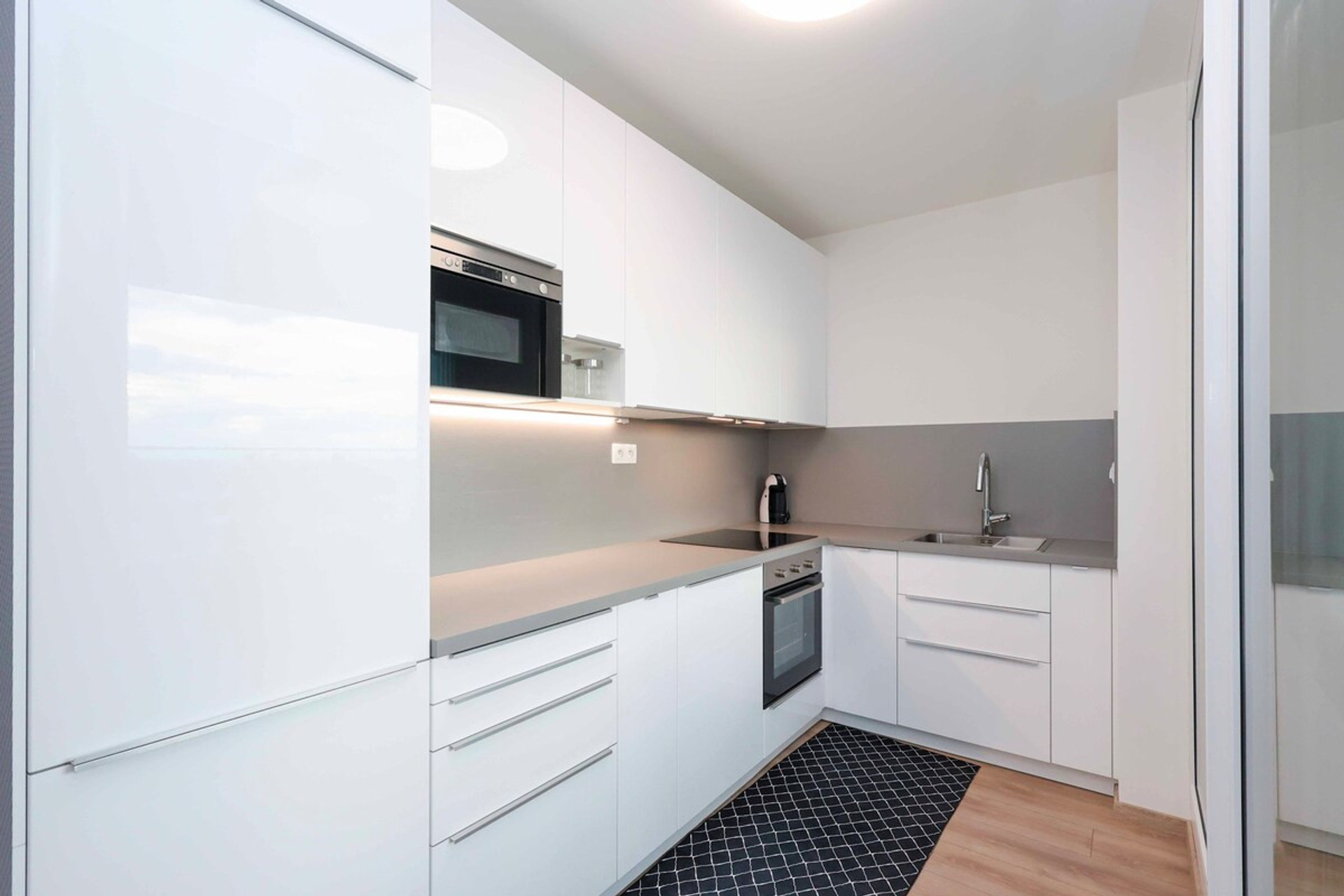 Full kitchen image 2