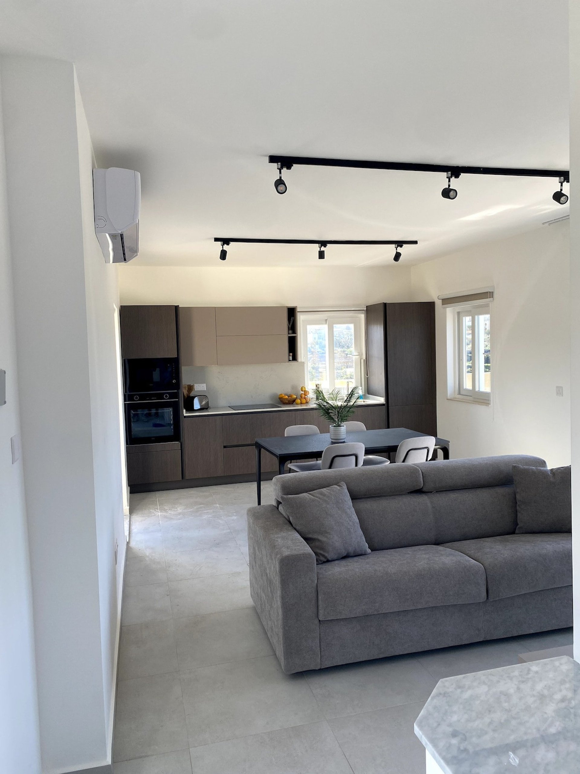 Living room image 3
