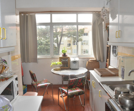 Room 5 m from beach and train station, Carcavelos