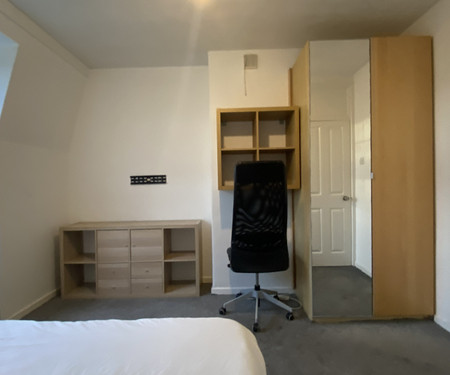 Spacious Room in Borough / London Bridge