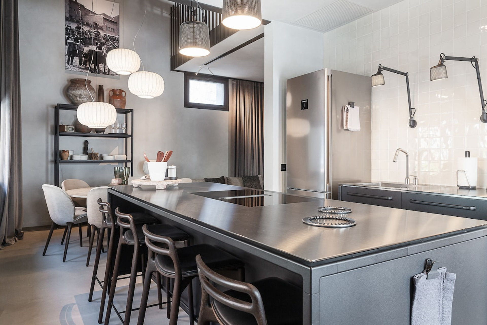 " (...) We cancel a reservation for dinner outside for staying in the apartment and making us dinner in that awesome kitchen. The technology throughout the house is very comfortable and the home automation is very intuitive. (...) " - Javier ★★★★★