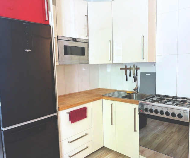 Quiet renovated studio with home office