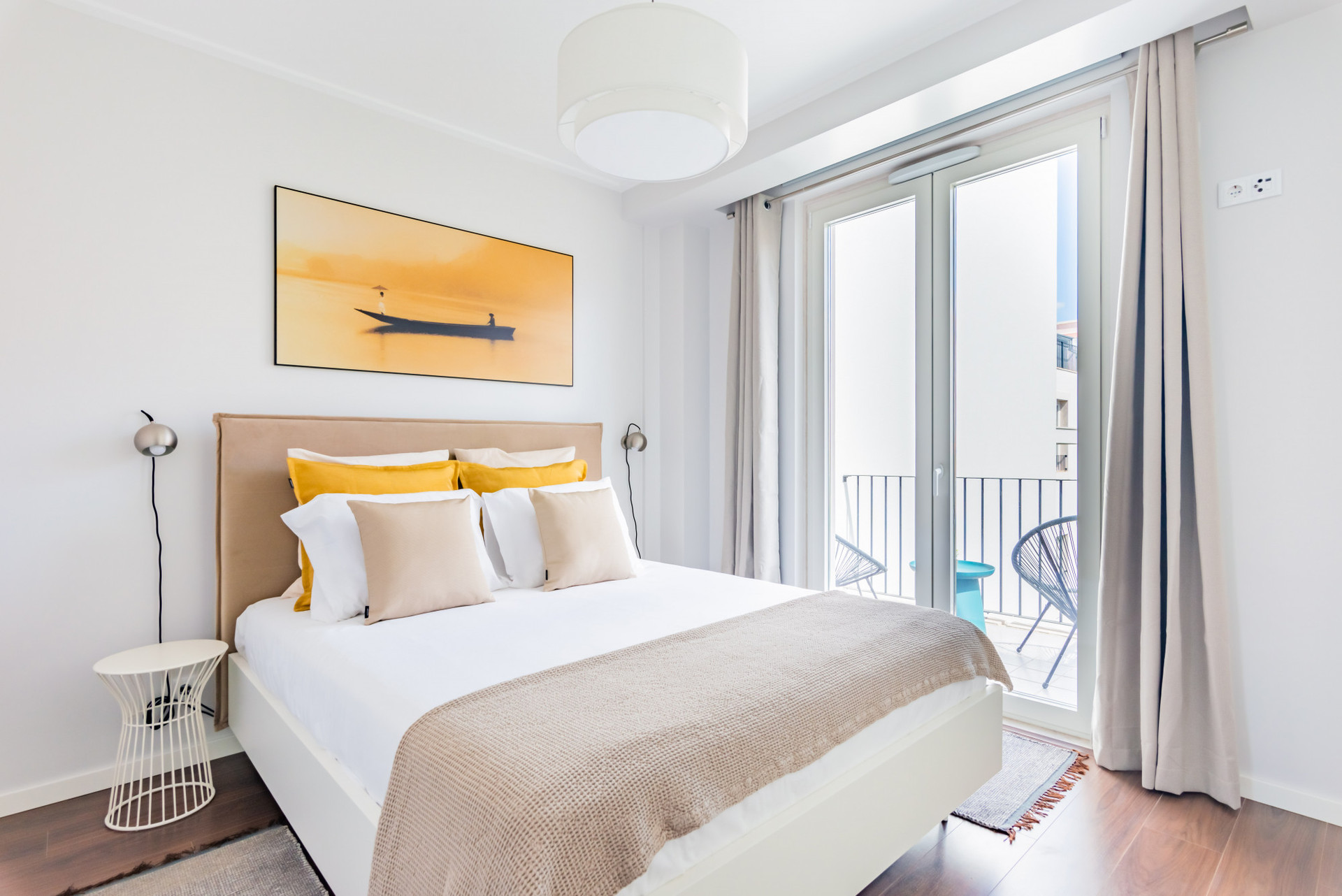 Bedroom with Queen-Size Bed, A/C and Balcony