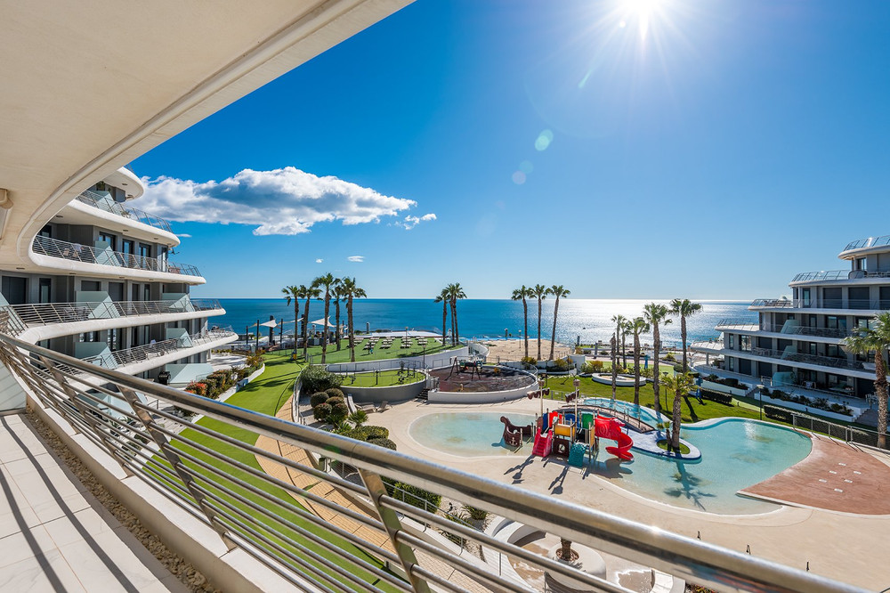 Luxury Beachfront Apt | Heated Pool, Gym & Seaview preview