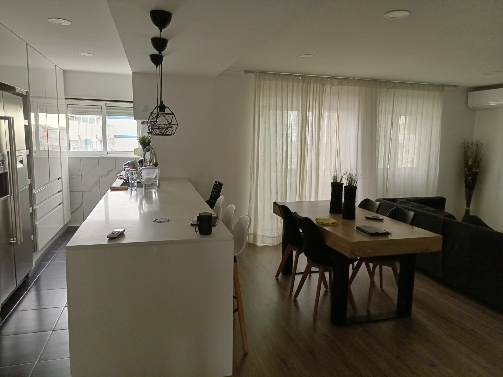 Cozy room in shared apartment, Almada
