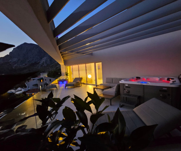 Penthouse Soll 100m from sea