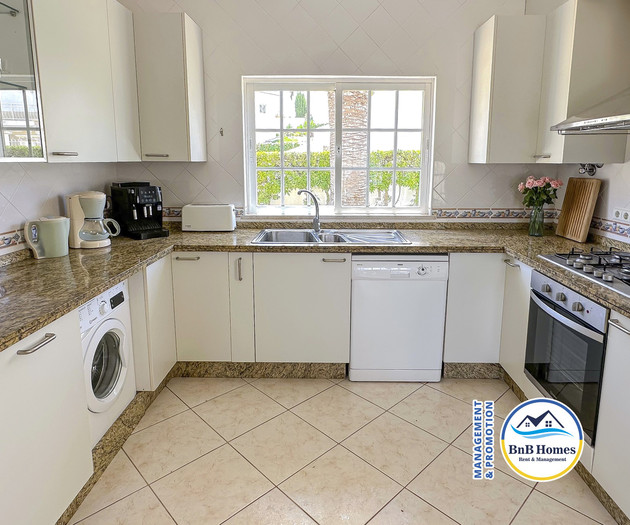 Villa Verde - 4 bedrooms, Marina view, pool & BBQ