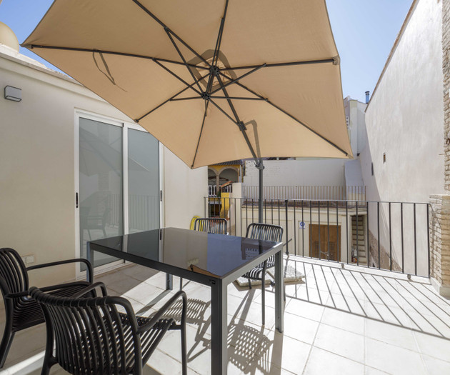 Renovated apartment with terrace and 3 bedroom