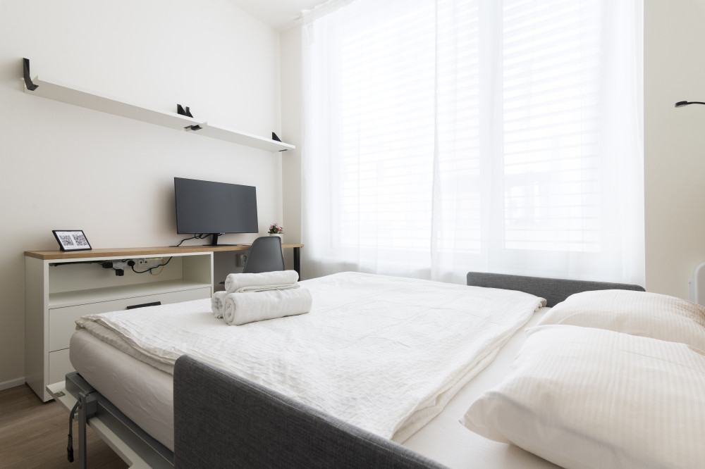 Studio Mozartova 🏢 | 1GB WIFI + Monitor | A/C preview