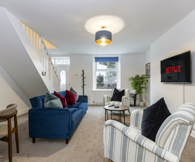 The Cosy Pavilion: Stylish 2BR Free Street Parking