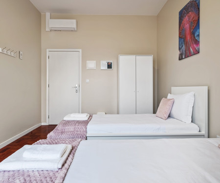 Private twin room with shared bathroom-Santa Cruz