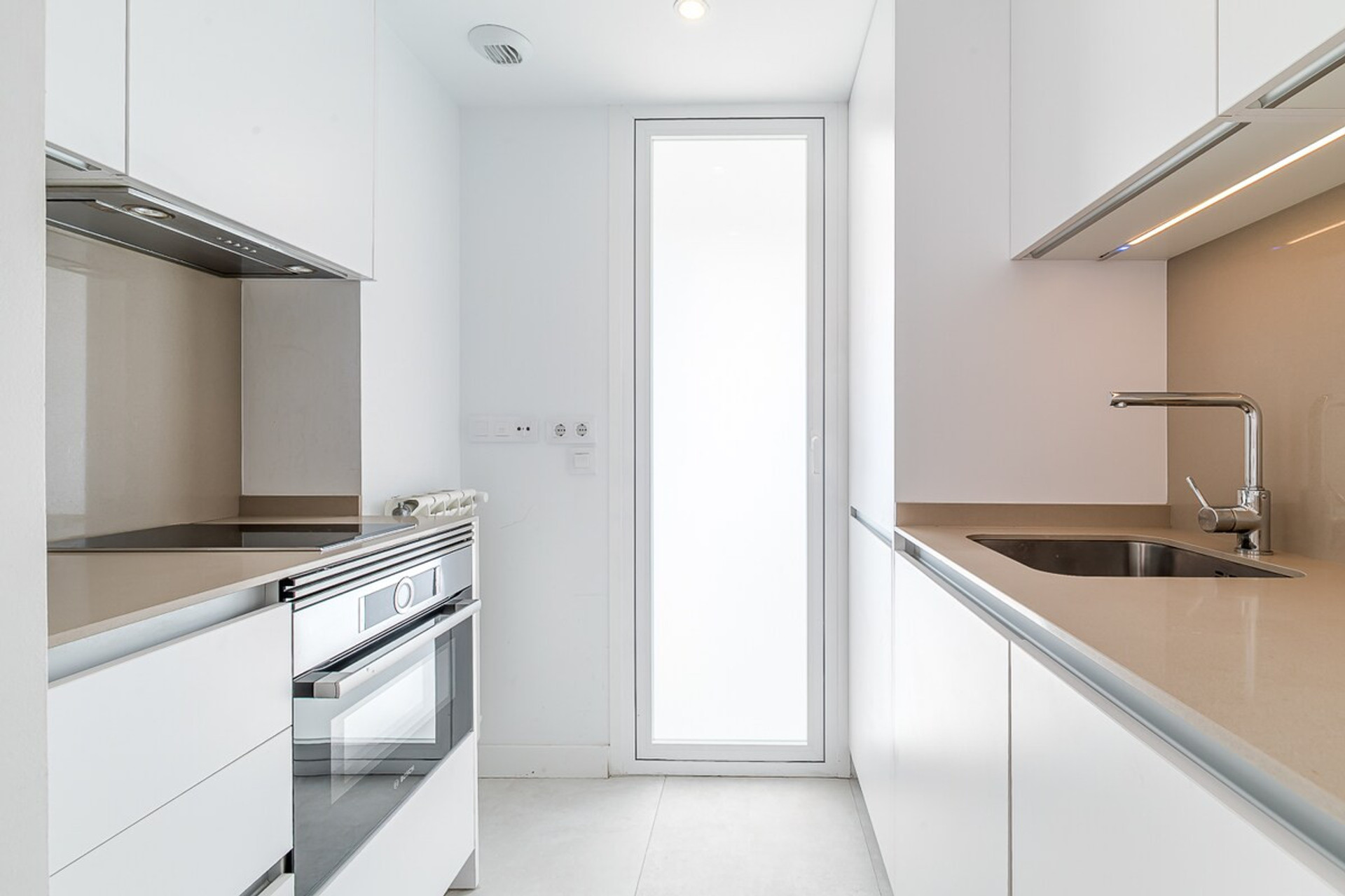 Full kitchen image 1