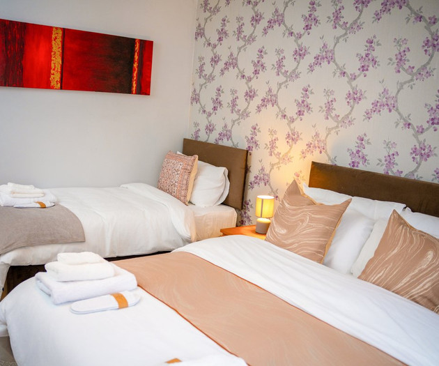 Modern & Spacious 4-Bedroom Residence in Crumpsall