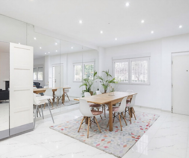 Large, modern house in Valencia City!