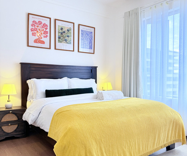 Airy 17th Floor 2BR: City Views, Balcony & Pool