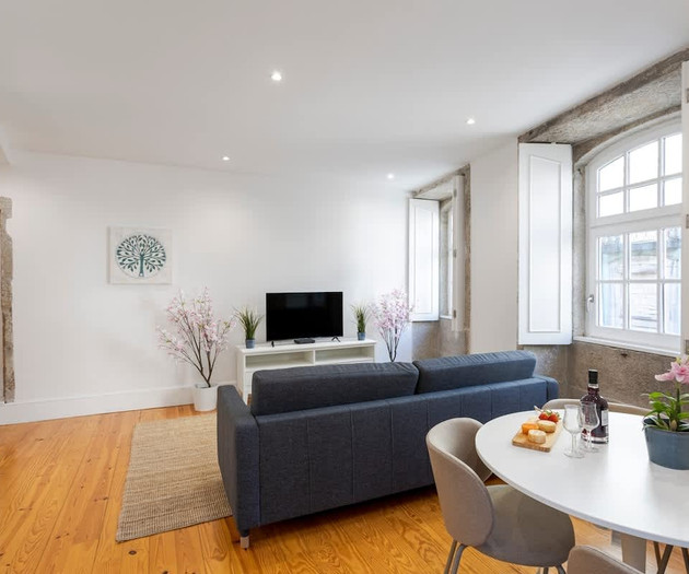 Modern & Trendy Flat by HostWise