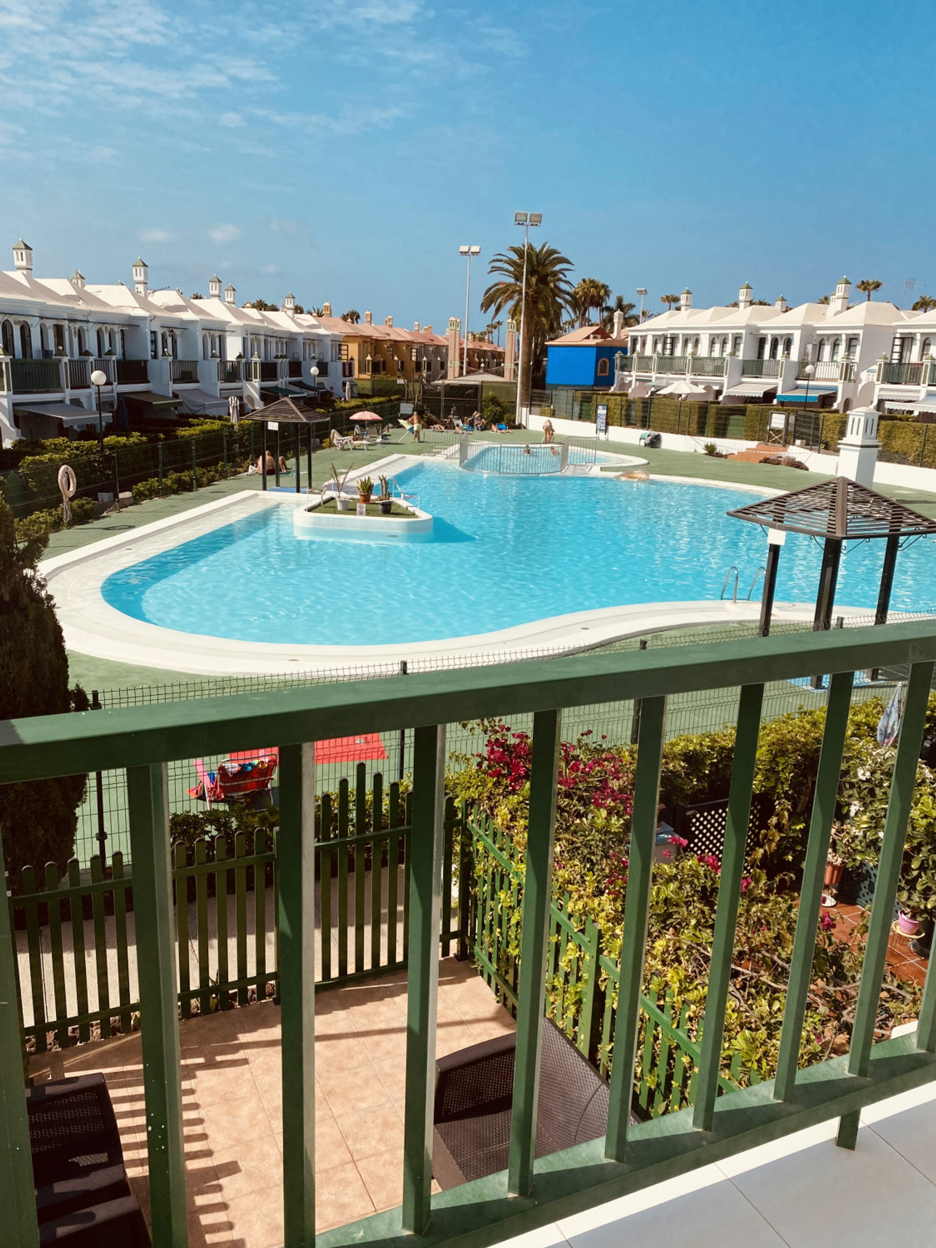 Piscina y solarium