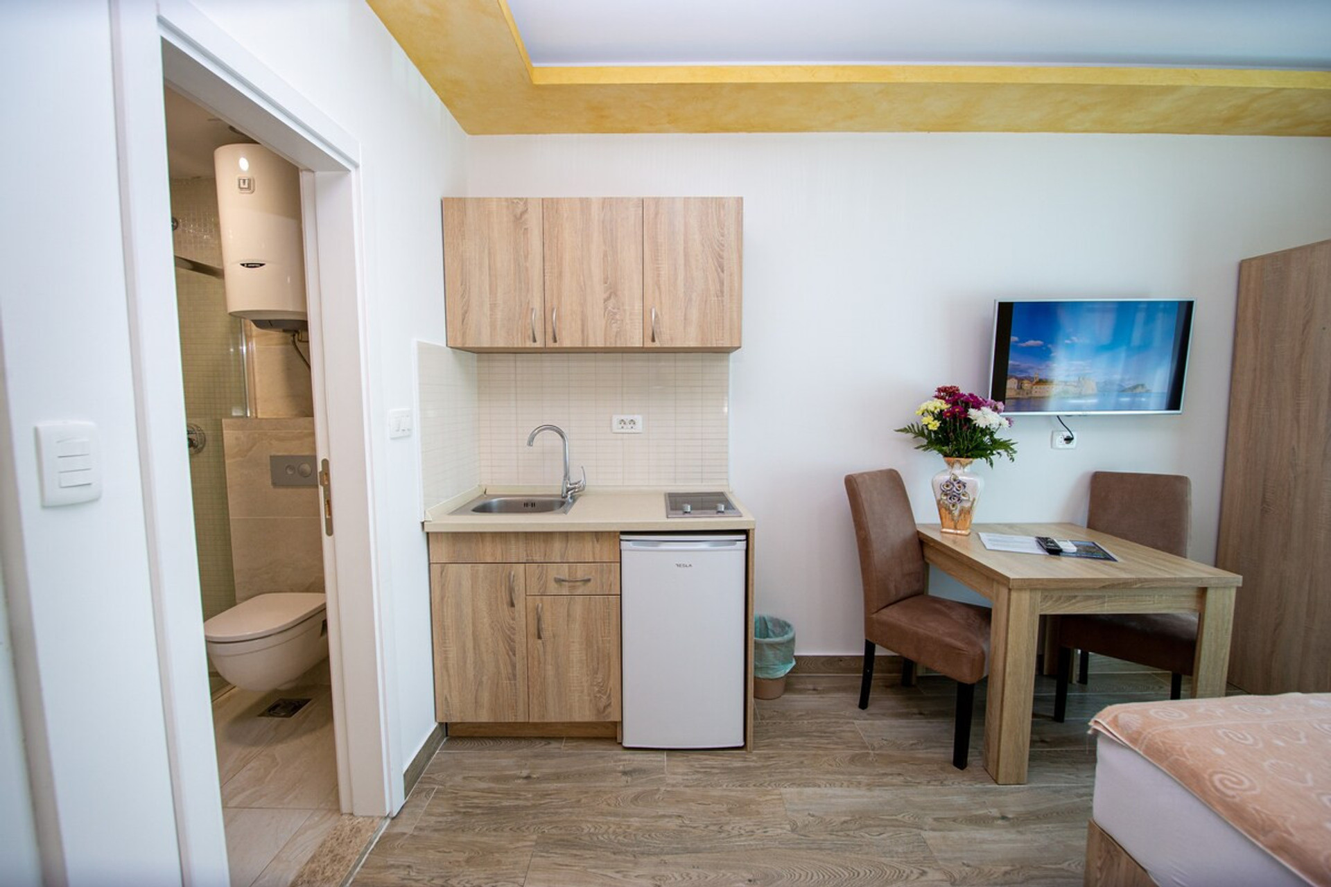 Full kitchen image 2
