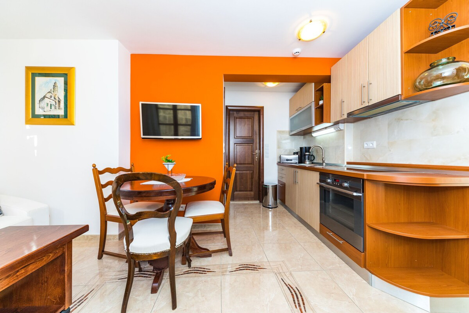 Fully equipped kitchen.