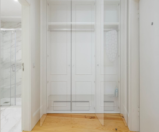 Modern & Trendy Flat by HostWise