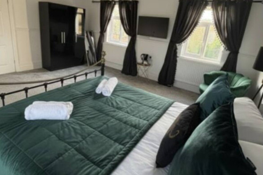 Room 1 Manor Park Country House in Swansea preview