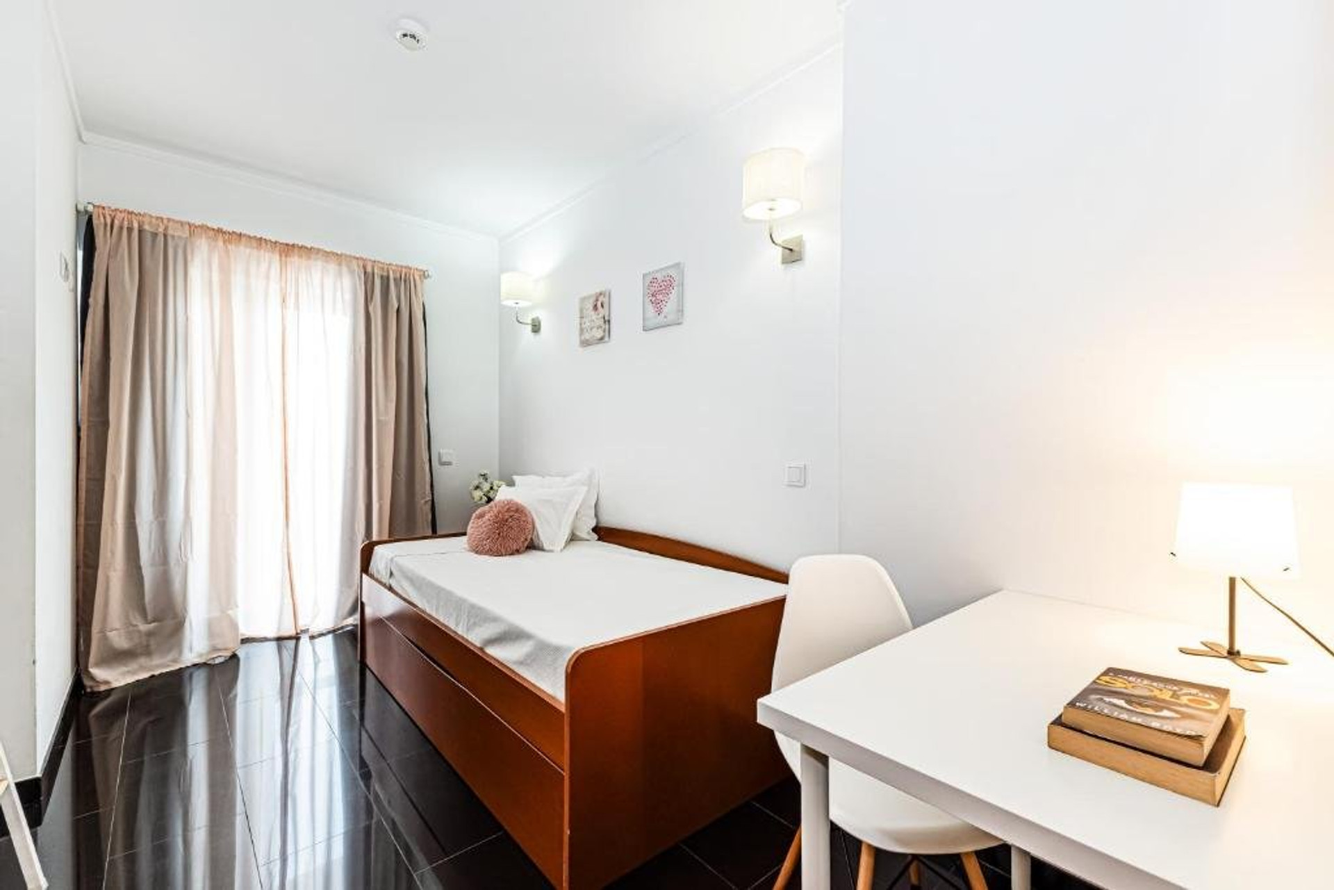 Single bedroom with desk