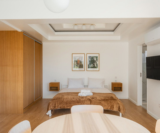 Apartamento de 2 dormitorios con jardín, piscina y vistas a la bahía sobre Funchal