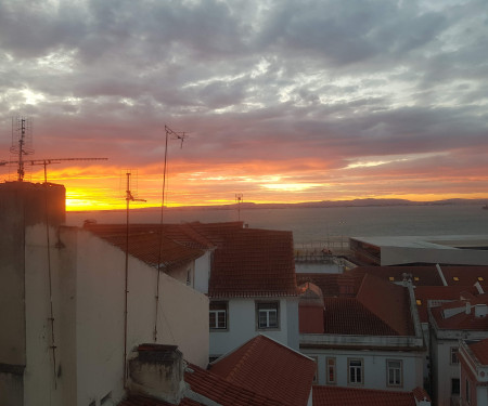 River-view apartment in the heart of Alfama