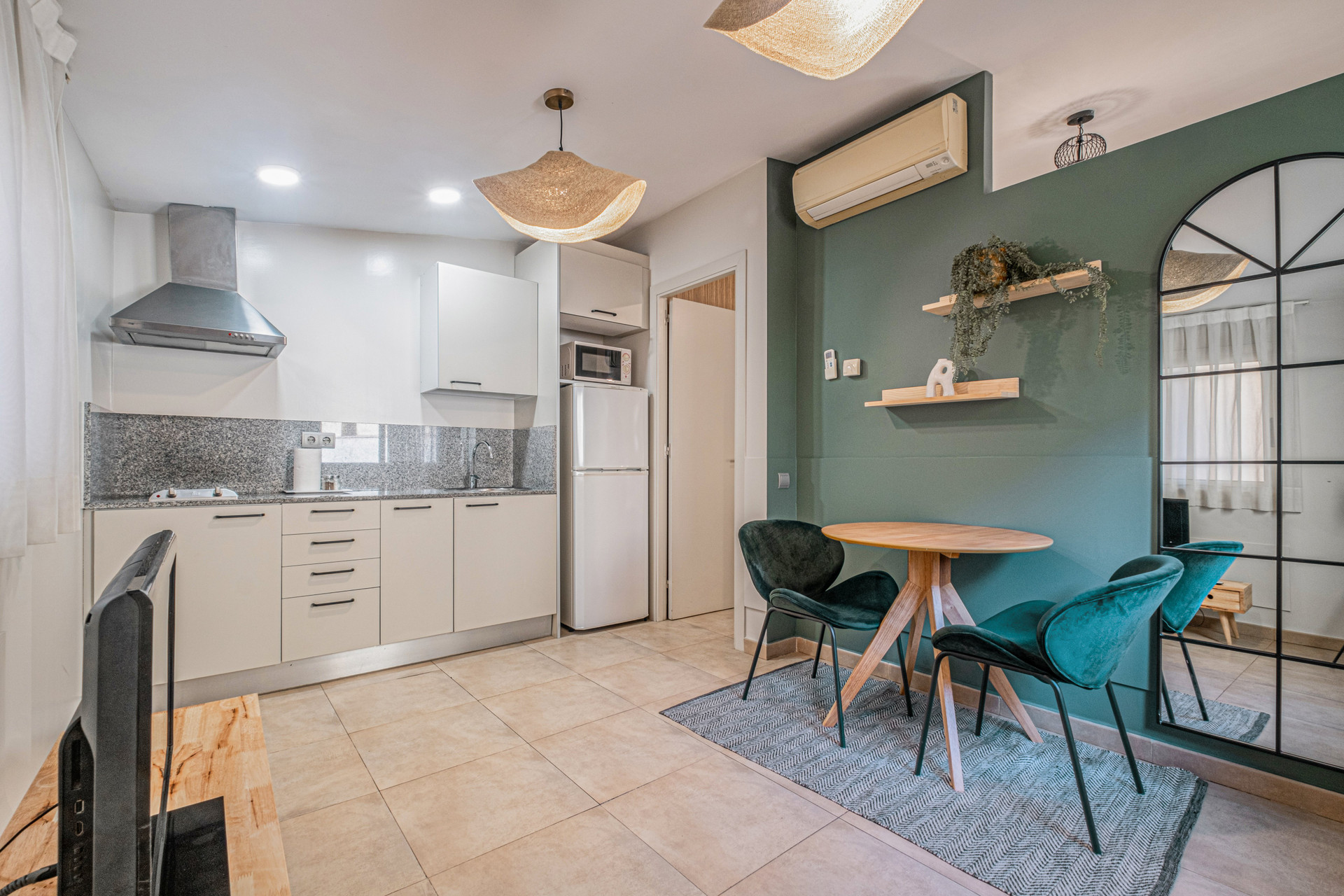 Kitchen and dining space combo