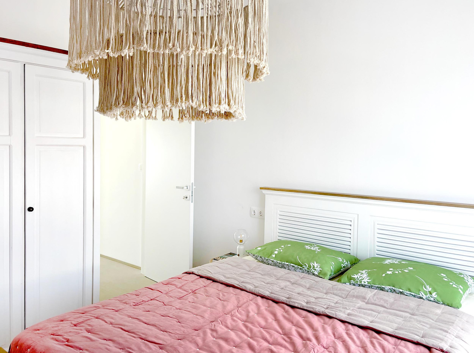 Bedroom double bed macrame light