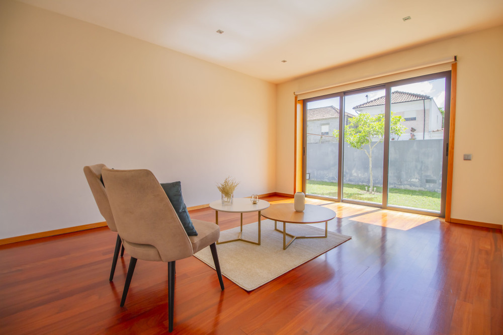 Modern Villa, 2 minutes from the Station preview