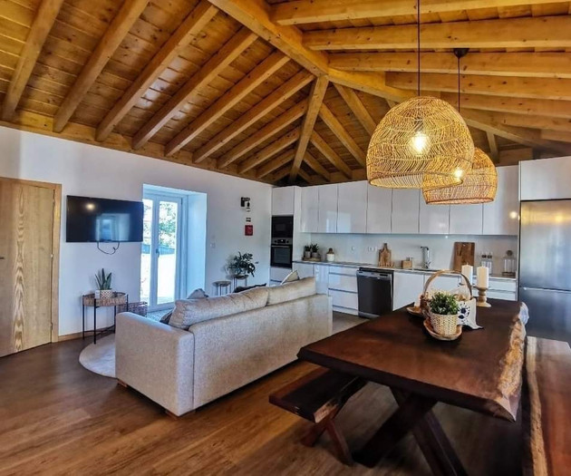 Luxury 5‑Bedroom Villa with Pool and Garden