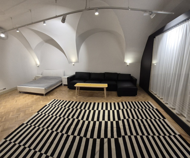 Veľký 72 m2 jednoizbový byt v centre BA