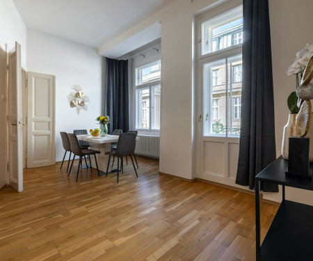 Spacious 2-bedroom apartment in Old Town