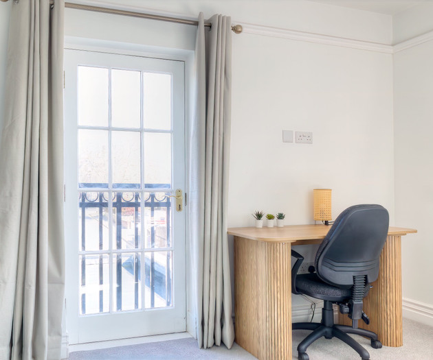 Central Maidstone 2-Bed Family Apartment | Sleeps