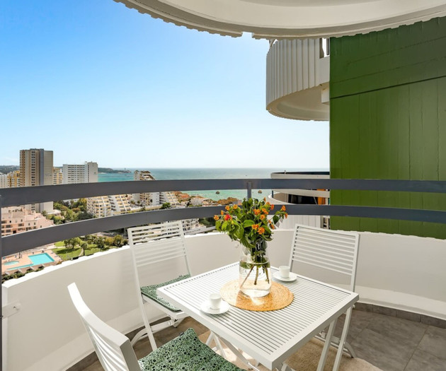Vista Bonita - Modern apartment with ocean and mou