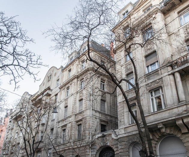 Home for rental on the corner of the Parliament