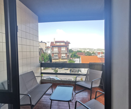 Sunny T4 apartment in Coimbra