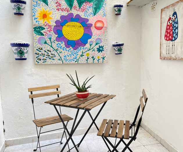 Comfortable home next to Avenida metro with AC