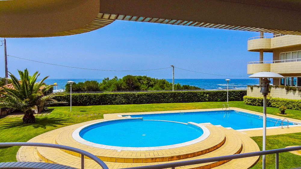 Beachfront 3 bedroom apartment with pool preview