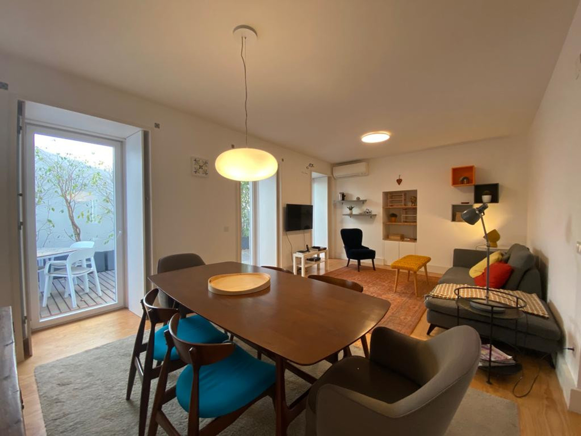 LIVING WITH TERRACE
